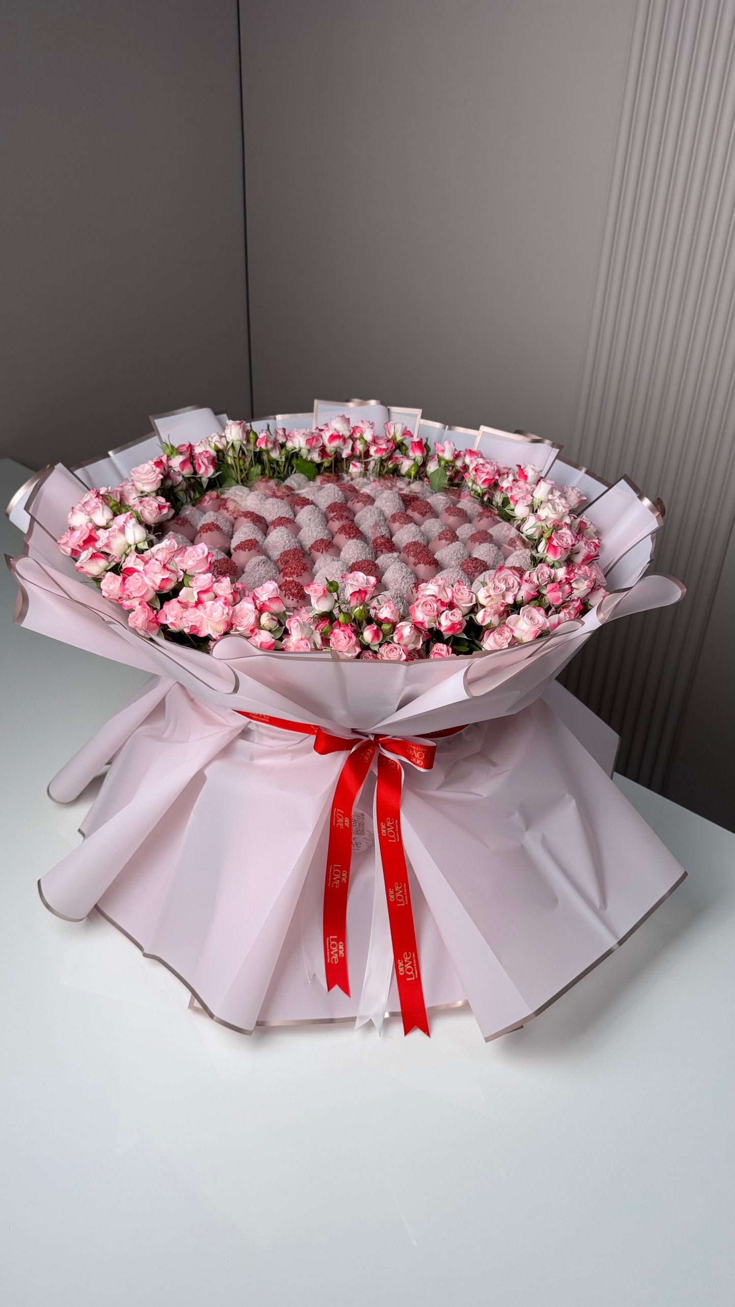 Bouquet size M flower arrangement UAE