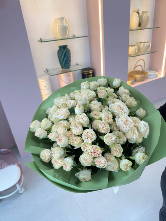 Bombastic Bouquet - karazflowers.ae