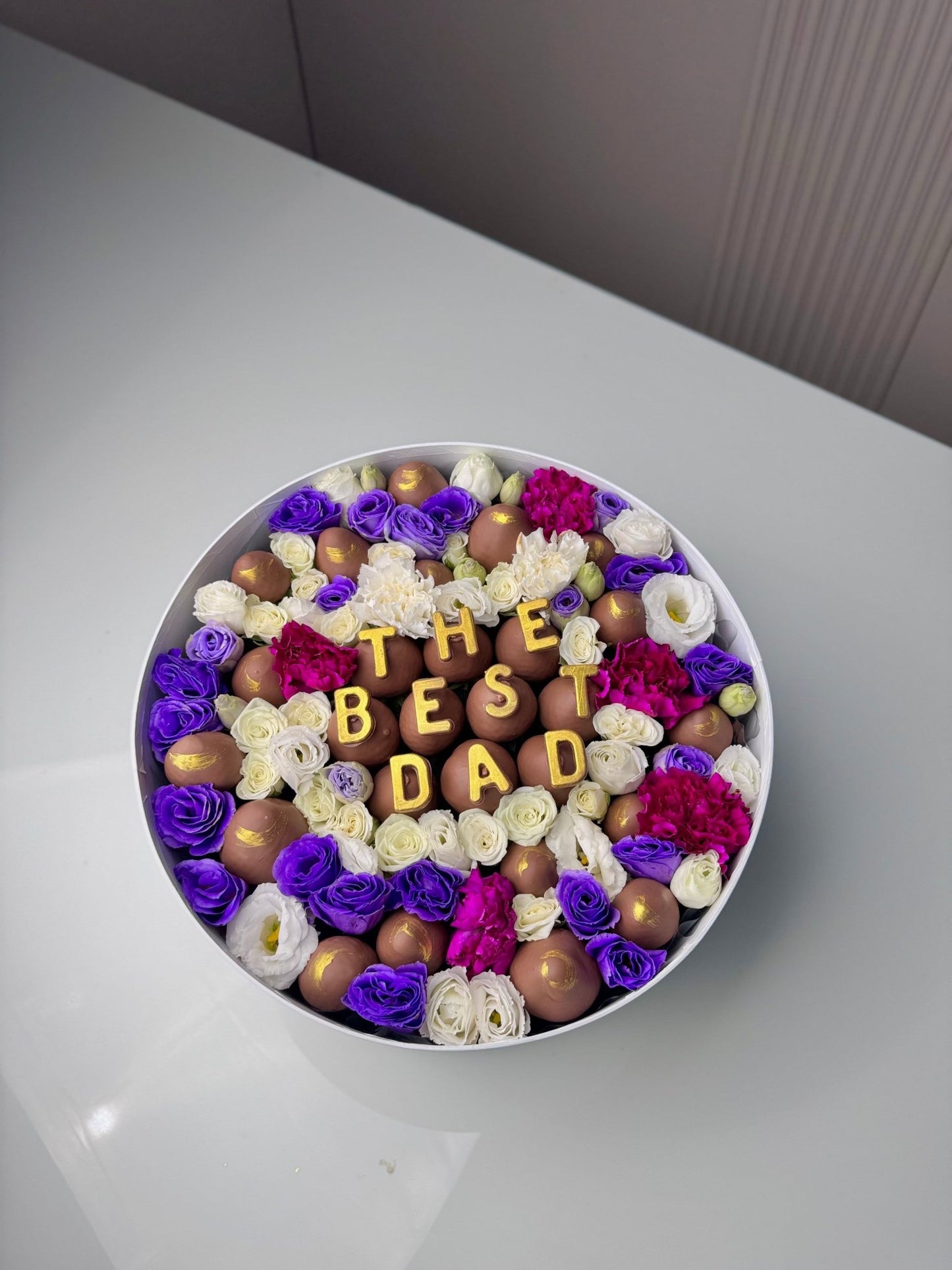 The 'One Love' Classic Round Box - karazflowers.ae