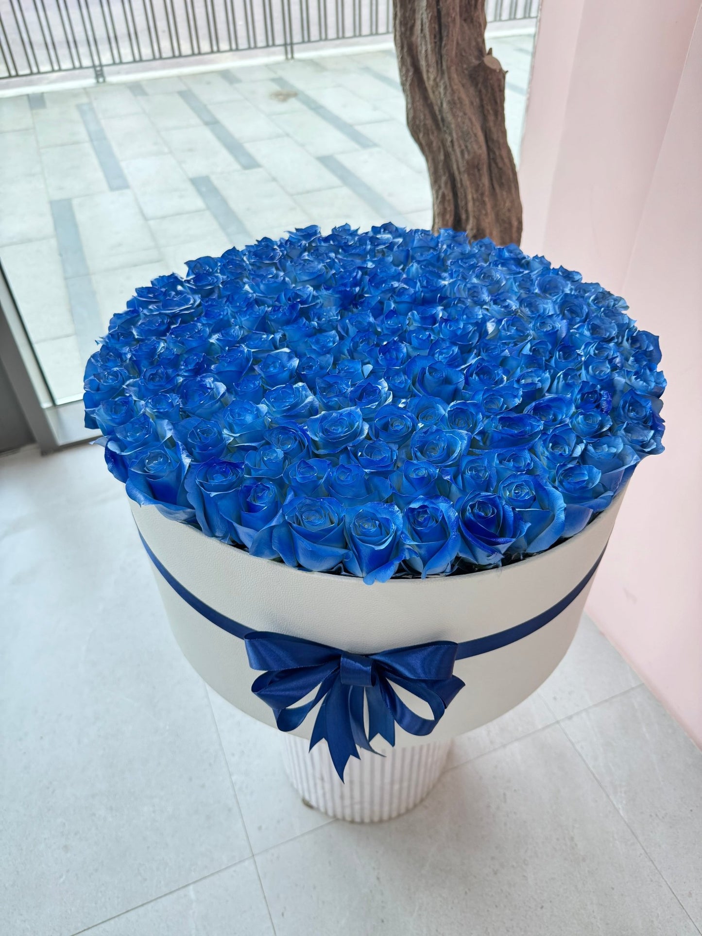 100 Blue Roses Box - karazflowers.ae