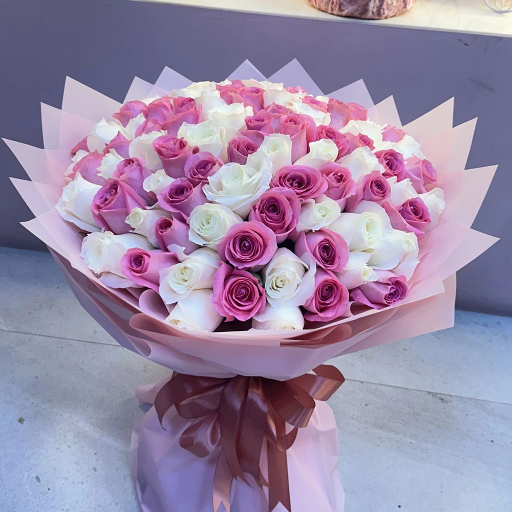 100 Pink and White Mixed Rose Bouquet - karazflowers.ae