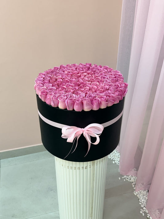 100 Red/pink Roses Box - karazflowers.ae