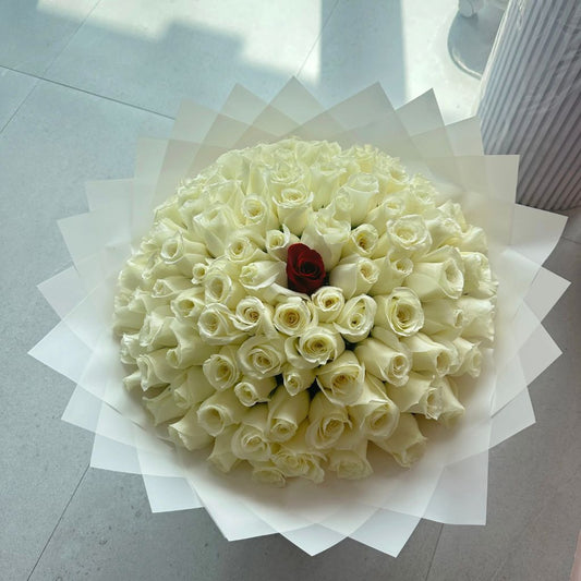 100 White Roses with 1 Red Rose Center - Luxury Flower Bouquet - karazflowers.ae