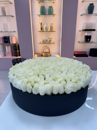 150 White Roses Box