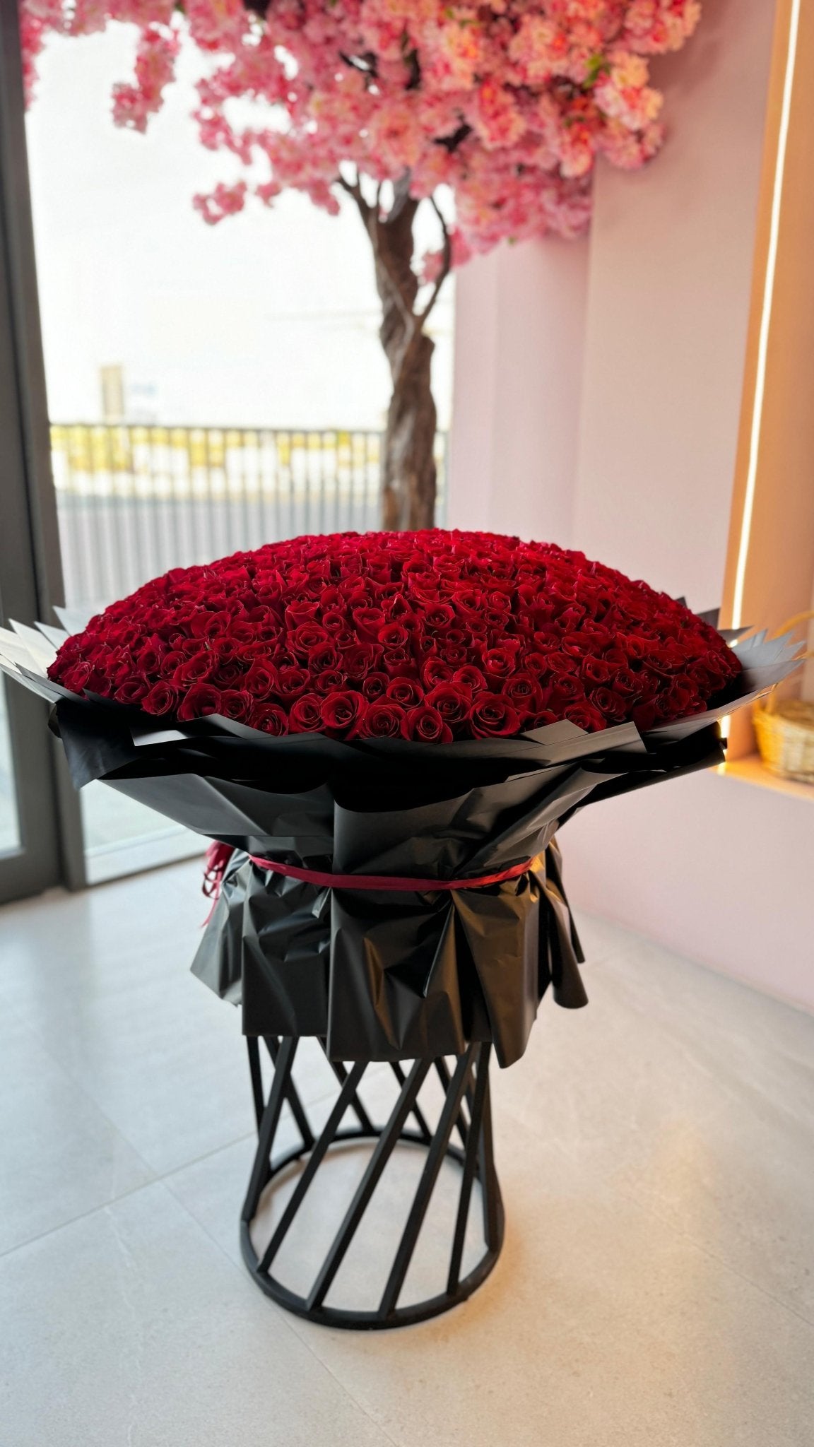 500 Red Roses Elegance - karazflowers.ae