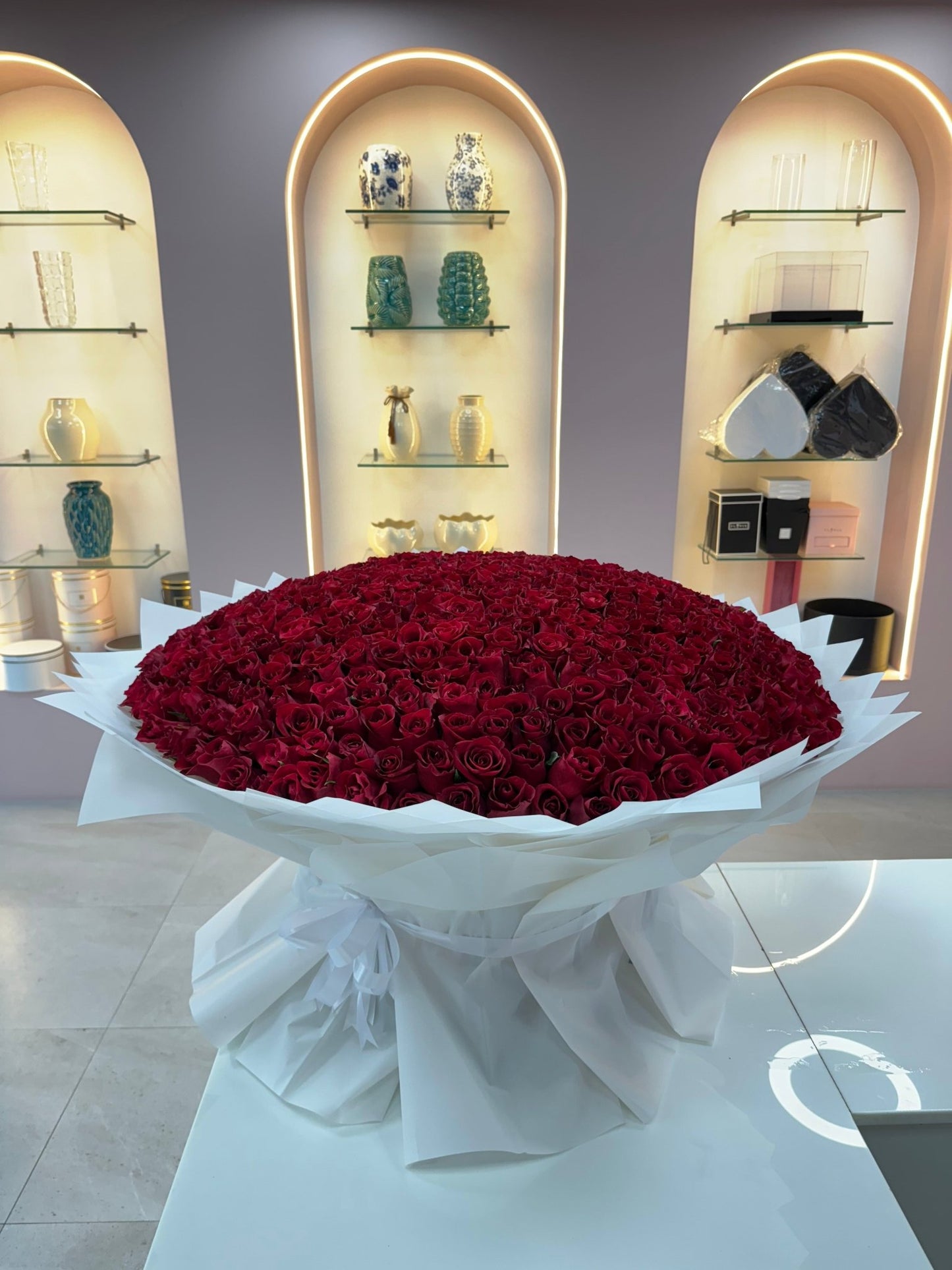500 Red Roses Elegance - karazflowers.ae