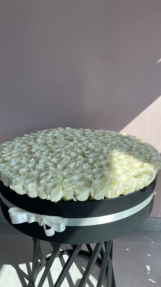 200 White Roses Box