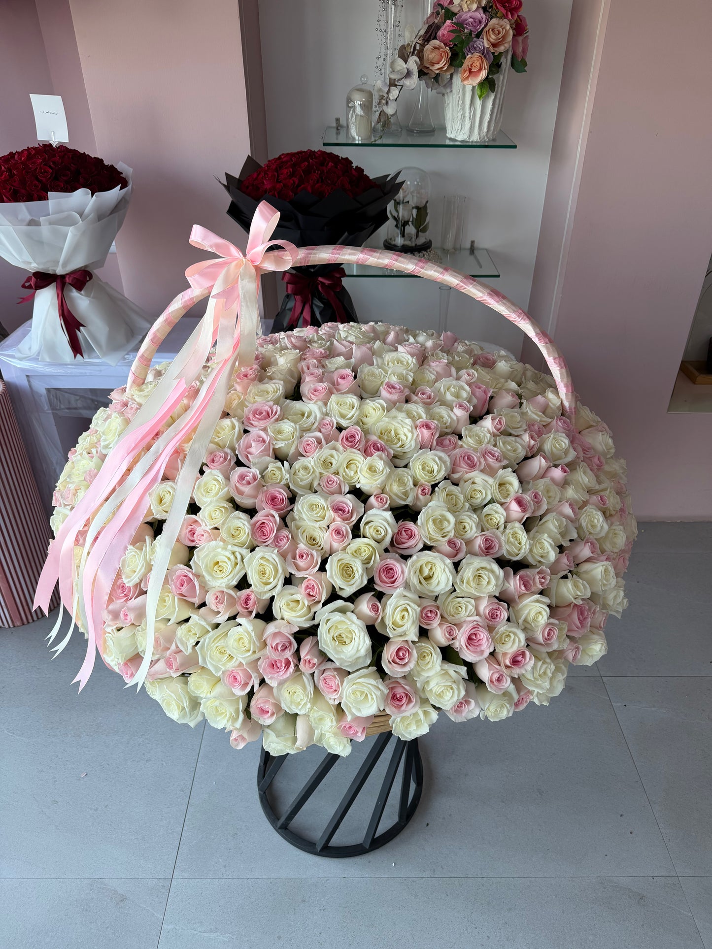 500 PCS White & Sweet Revival Mix Flower Basket – Premium Fresh Roses Arrangement UAE