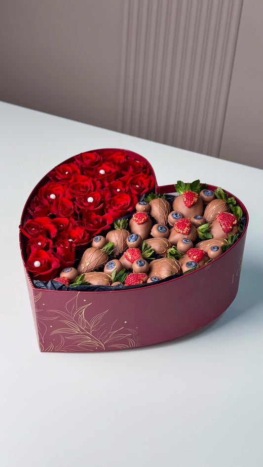 A passionate Kiss flower arrangement UAE