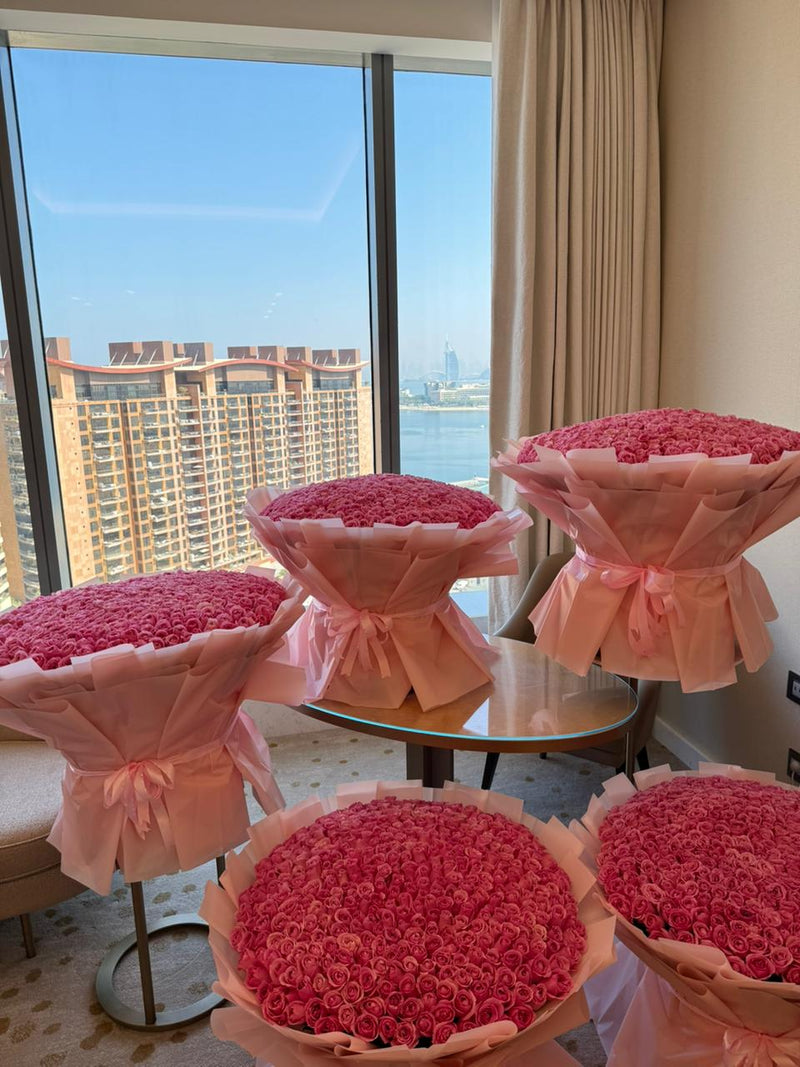 Fresh roses gifted in Al Ain Central District 💐