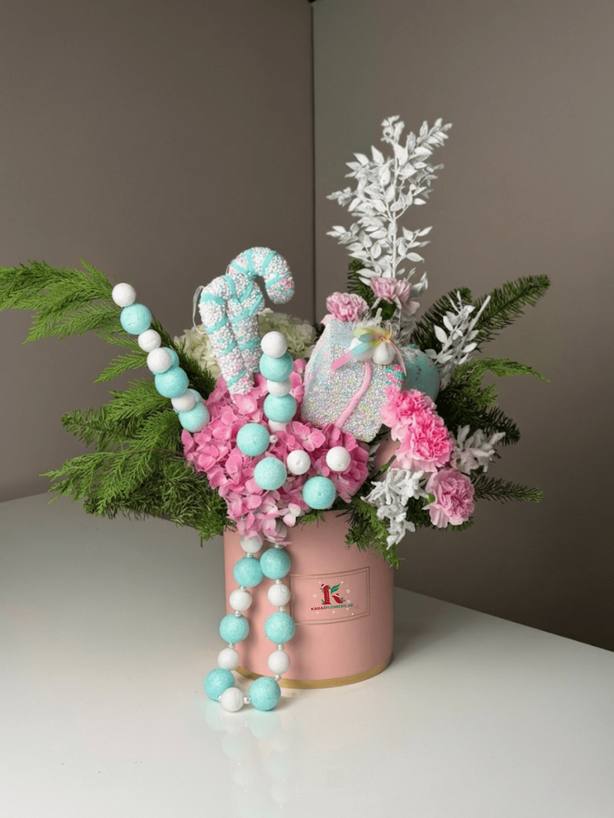 Merry Pinkmas Flower Box - karazflowers.ae