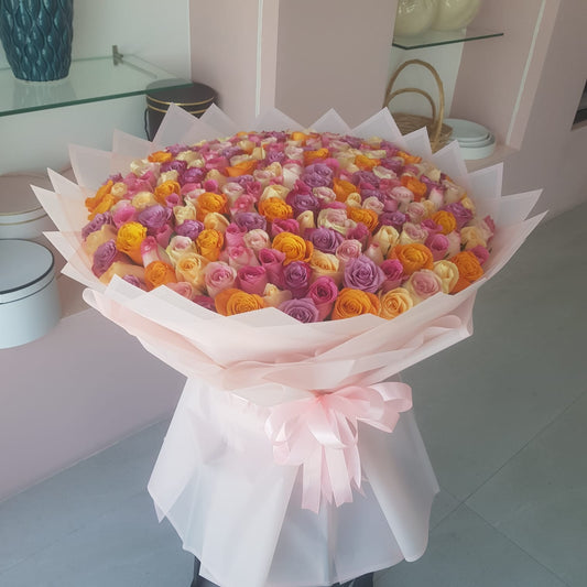 200 Mix Roses Bouquet