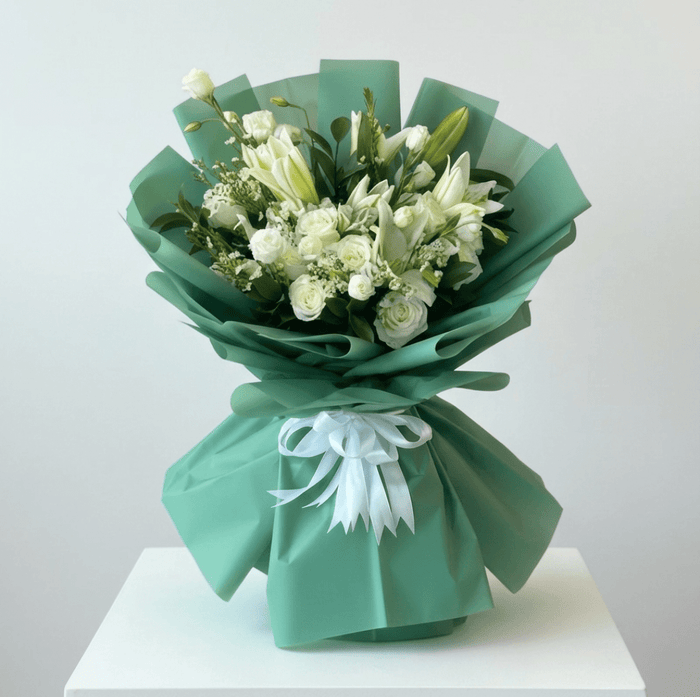 Pure Elegance Lily & Rose Bouquet - karazflowers.ae