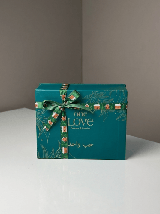 Signature christmas One Love Box - karazflowers.ae