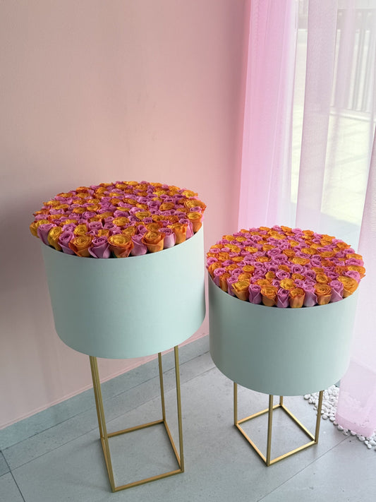 Sunset Blush Rose Box | Karaz Flowers Dubai - karazflowers.ae