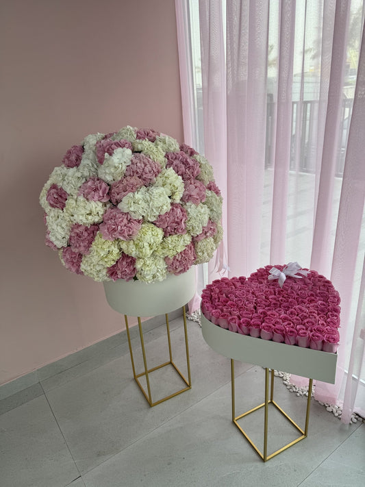 Sweetheart Pink Rose Box | Karaz Flowers Dubai - karazflowers.ae