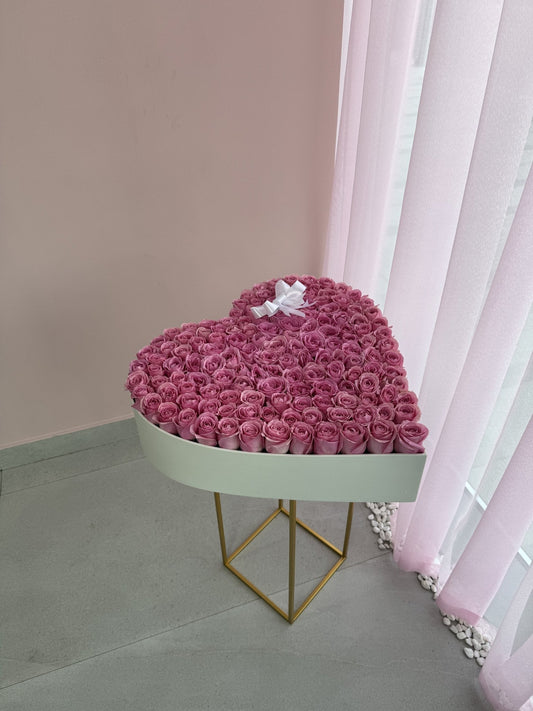 Sweetheart Pink Rose Box | Karaz Flowers Dubai - karazflowers.ae