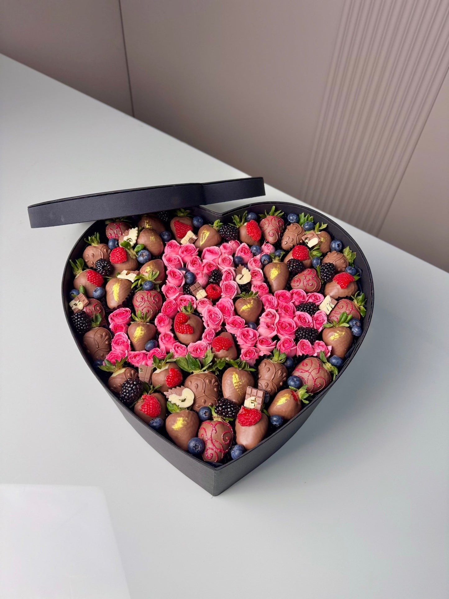 The 'One Love' Black Heart Box - karazflowers.ae