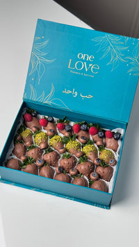 The 'One Love' Signature Box - karazflowers.ae